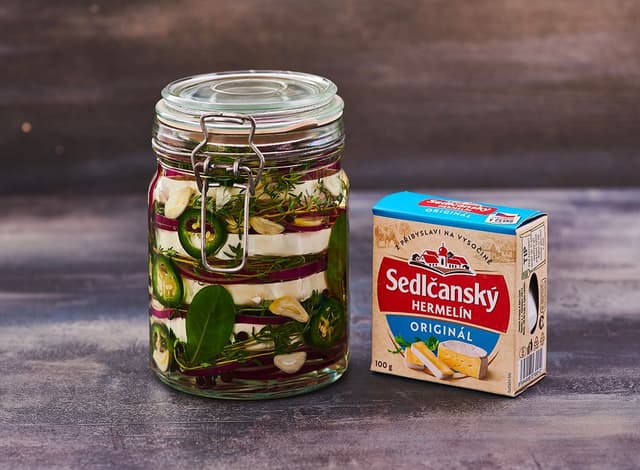Nakládaný Sedlčanský Hermelín s jalapeños a tymiánem